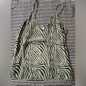 ✖️SOLD✖️Small acacia Nelly top